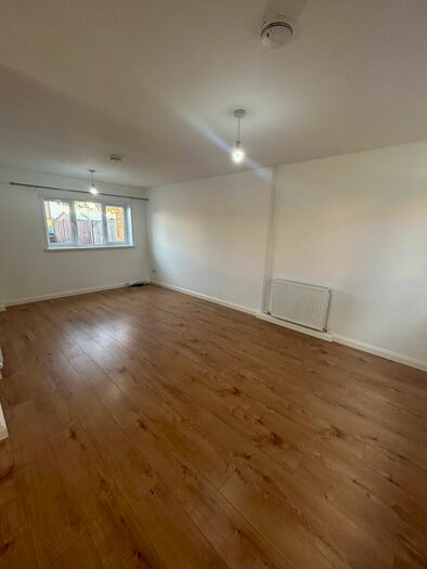 3 Bedroom Terraced House To Rent In Burgess Walk, York, YO24