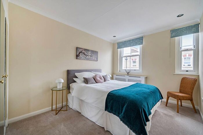 1 Bedroom Flat For Sale In Drayton Gardens, South Kensington, London, SW10