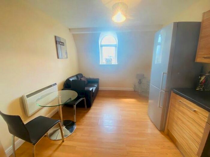 1 Bedroom Flat For Sale In Godwin Mall, Kirkgate Centre, Bradford, BD1