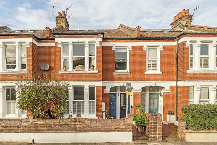 2 Bedroom Flat For Sale In Quinton Street, Earlsfield, SW18
