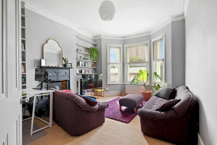 1 Bedroom Flat To Rent In Hackford Road, London, SW9