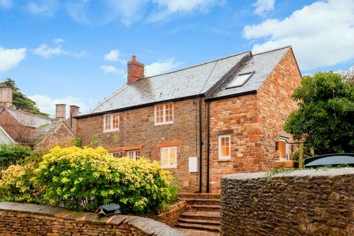 3 Bedroom House To Rent In Ledwell, OX7