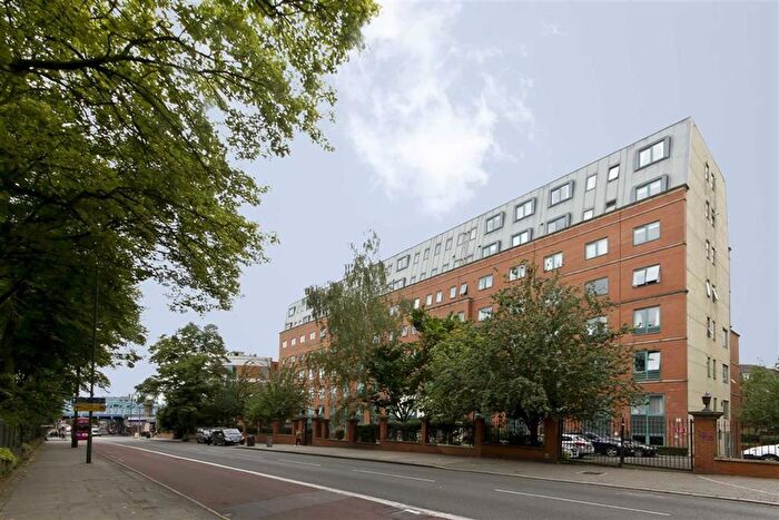 3 Bedroom Flat To Rent In Shoot Up Hill, Kilburn, NW2