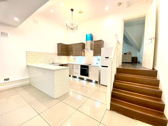 2 Bedroom Flat To Rent In Ullet Road, Liverpool, Merseyside, L17