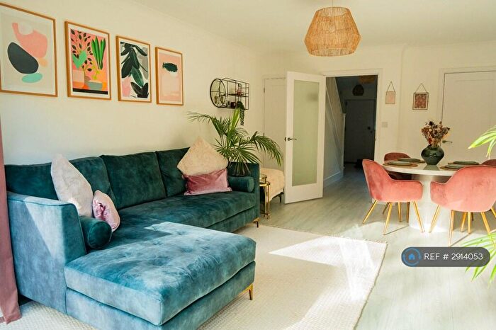 2 Bedroom End Of Terrace House To Rent In Queens Park Road, Romford, RM3