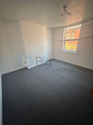 2 Bedroom House To Rent In Temple View Terrace, Leeds, LS9