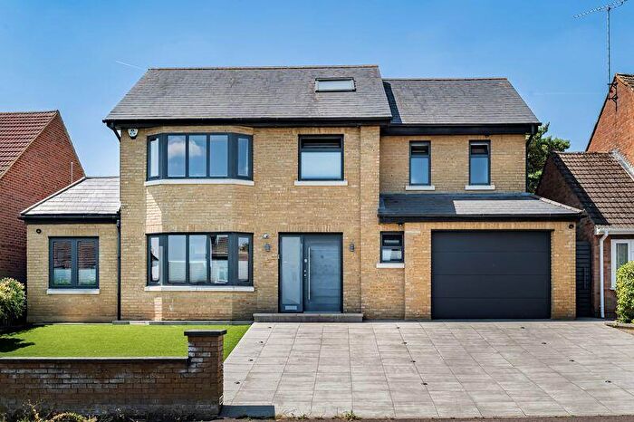 4 Bedroom Detached House For Sale In Homewood Avenue, Cuffley, EN6