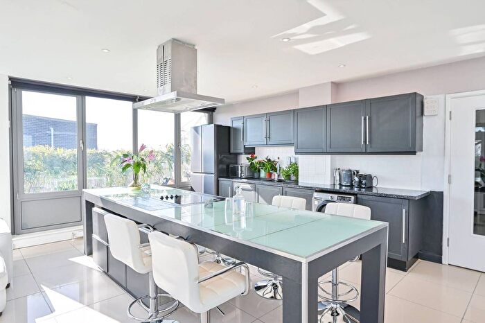 3 Bedroom Flat For Sale In New Park Road, Brixton, London, SW2