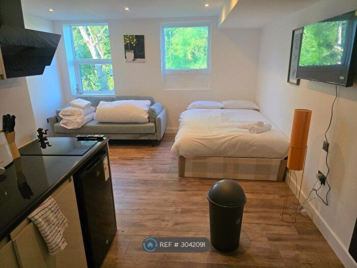 Studio To Rent In London Road, London, SW16