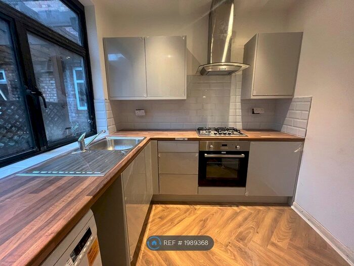 3 Bedroom Maisonette To Rent In High Street, Rickmansworth, WD3