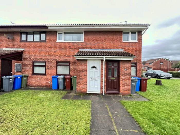 2 Bedroom Maisonette To Rent In Gorton Lane, Manchester, M12