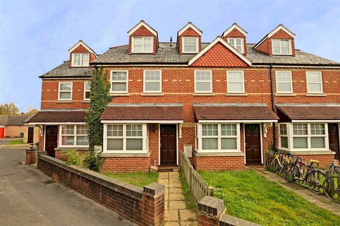 4 Bedroom House To Rent In Hodges Court, OX1