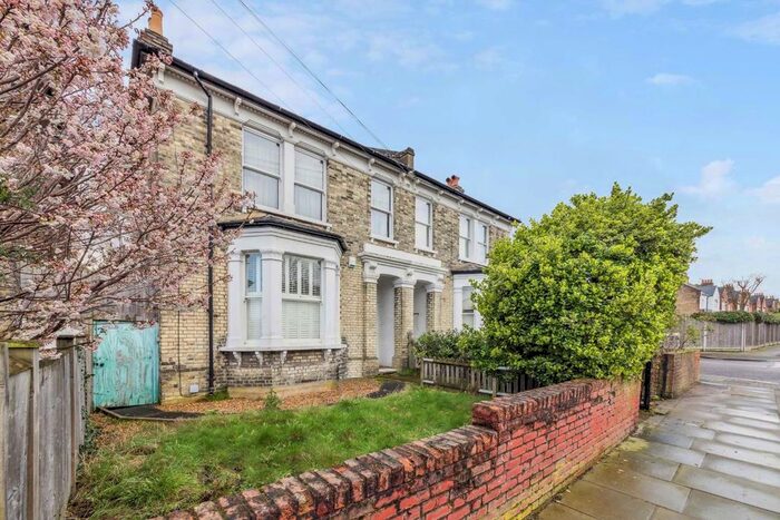 1 Bedroom Flat To Rent In Dornton Road, London, SW12