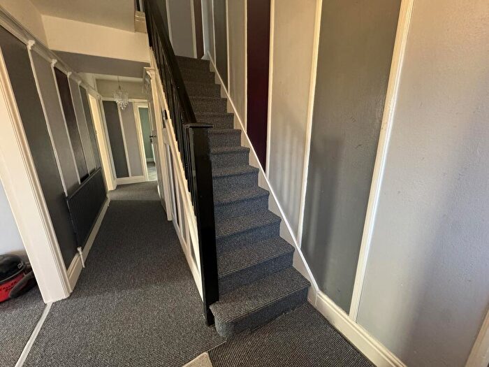 3 Bedroom End Of Terrace House To Rent In Gillshill Road, HU8