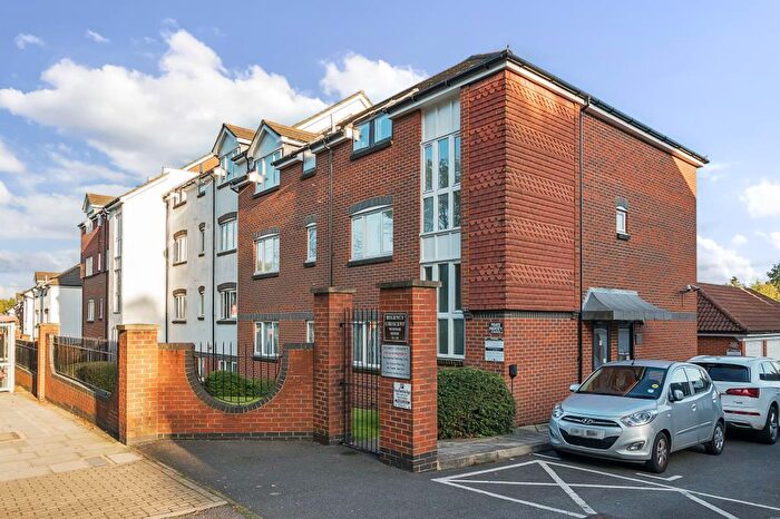 3 Bedroom Flat For Sale In Windsor House, Hendon, NW4