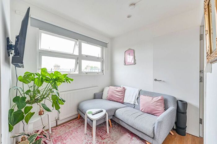 1 Bedroom Flat For Sale In Saltram Crescent, Queen's Park, London, W9