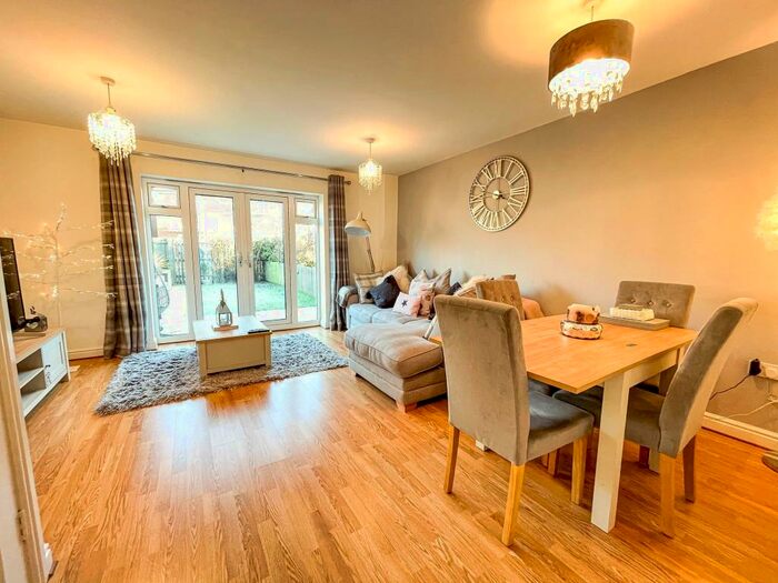 3 Bedroom Town House To Rent In Byland Close, Lincoln, LN2