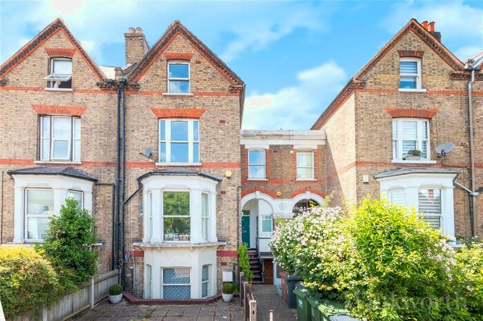 3 Bedroom Flat To Rent In Brockley Rise, London, SE23