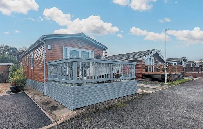 2 Bedroom Park Home For Sale In Lobstick Drive, Wood End, Atherstone, CV9