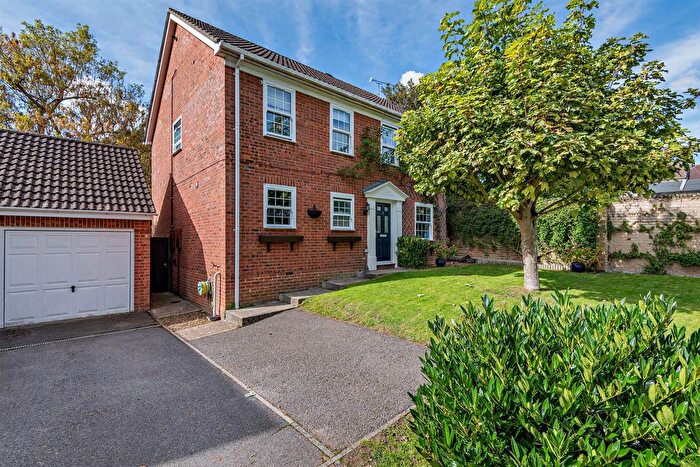 4 Bedroom Detached House For Sale In Poppy Close, Maidstone, ME16