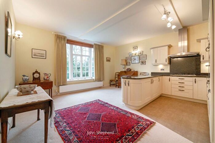 2 Bedroom Flat For Sale In Birmingham Road, Henley-in-Arden, Warwickshire, B95