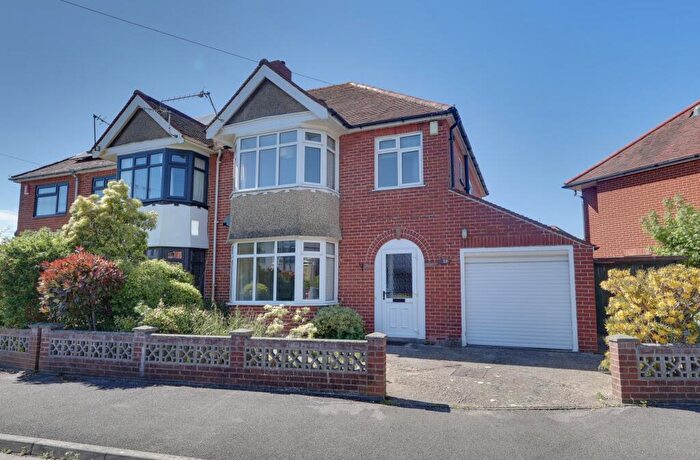 3 Bedroom Semi-Detached House For Sale In Upper Shirley, Southampton, SO15