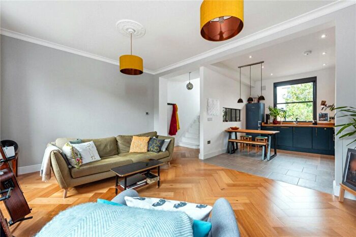 3 Bedroom Apartment To Rent In Romilly Road, London, N4