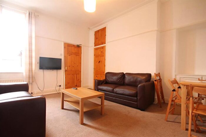 3 Bedroom Flat To Rent In Lavender Gardens, Jesmond, NE2