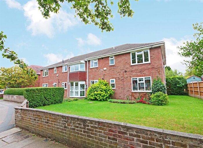 2 Bedroom Flat For Sale In Broadway, Fulford Road, YO10