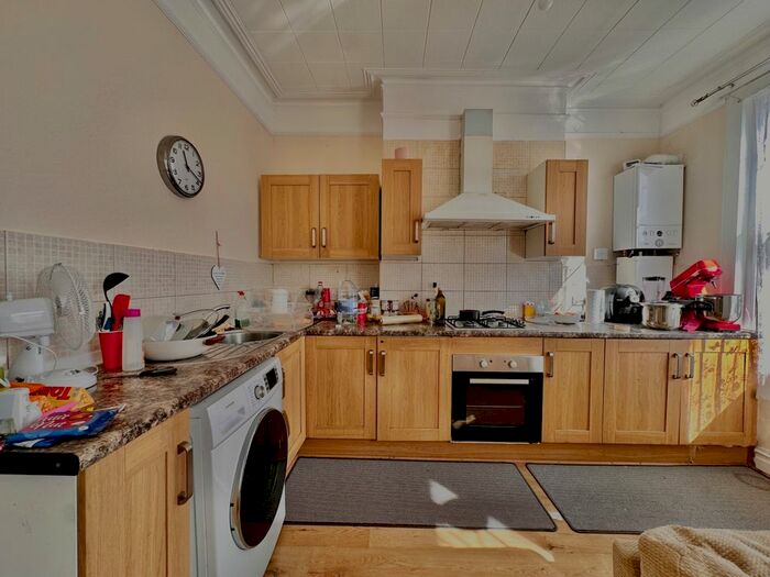 2 Bedroom Flat To Rent In Seaforth Avenue, New Malden, KT3