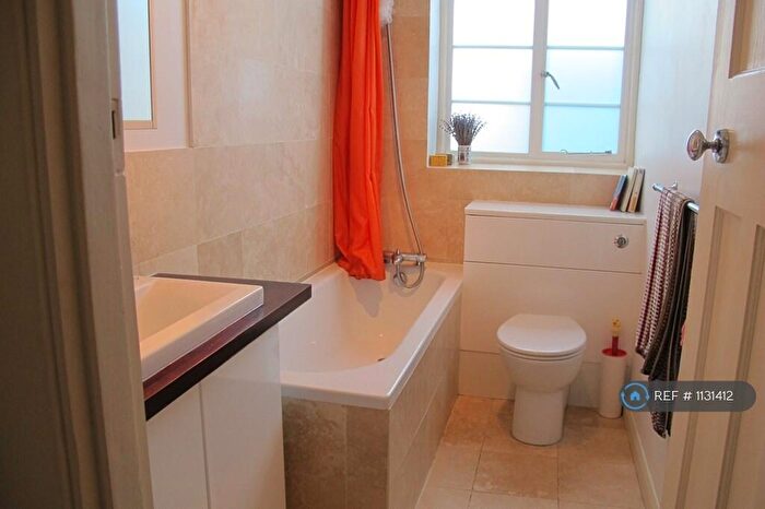 2 Bedroom Flat To Rent In Broadway Court, London, N8