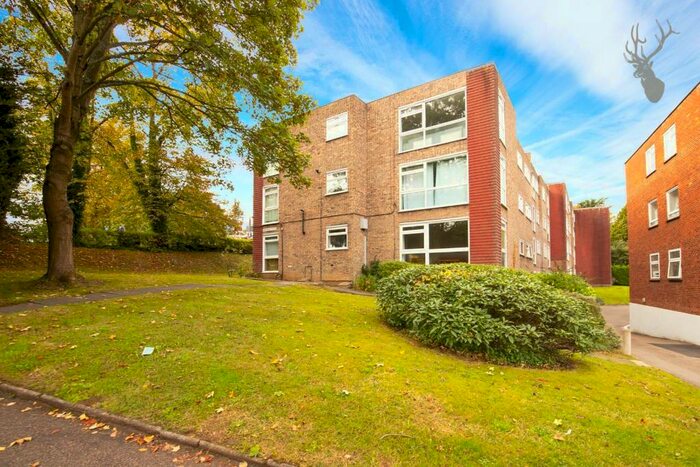 2 Bedroom Flat To Rent In Palmerston Road, Buckhurst Hill, IG9