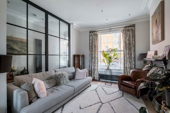 3 Bedroom End Of Terrace House To Rent In Navarino Road London, E8