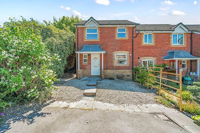 2 Bedroom End Of Terrace House To Rent In Newbury, Berkshire, RG14