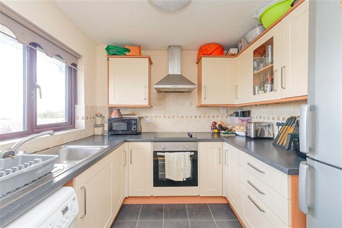 2 Bedroom Flat For Sale In Griffin Walk, Greenhithe, Kent, DA9