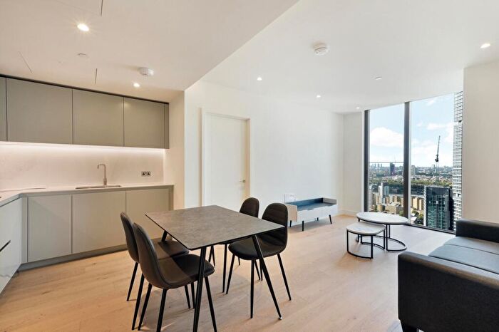 2 Bedroom Apartment To Rent In Harcourt Tower, South Quay Plaza, Canary Wharf, E14