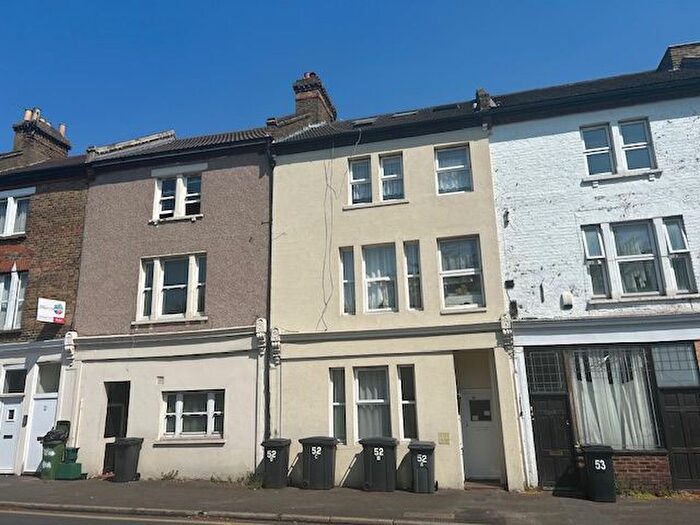 2 Bedroom Flat To Rent In Parish Lane, Anerley, SE20