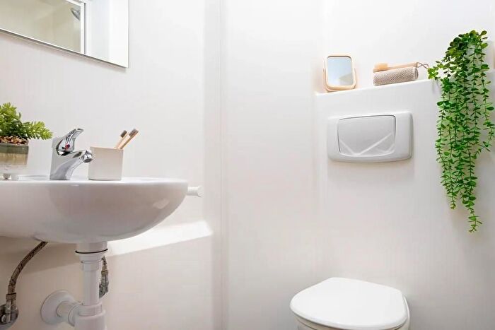 Studio To Rent In Clough Road, Sheffield, S2