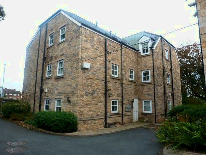 2 Bedroom Apartment To Rent In Spen Lane, Leeds, LS16