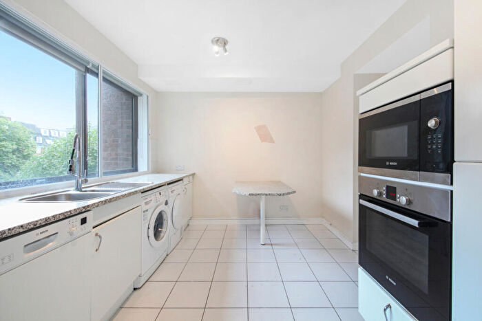 3 Bedroom Flat To Rent In The Terraces, Queens Terrace, NW8