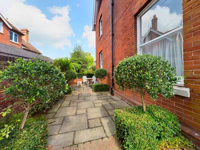 2 Bedroom Flat To Rent In The Gables, London Road, Canterbury, CT2