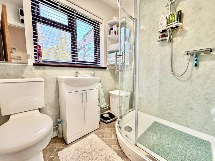 2 Bedroom Bungalow For Sale In Main Road, Saltfleet, LN11