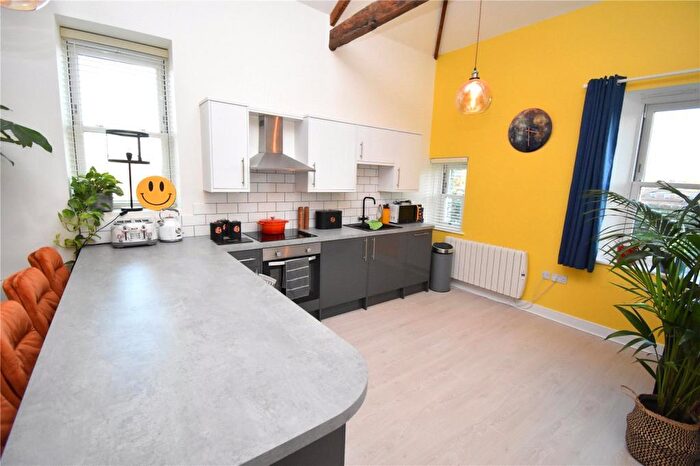 2 Bedroom Flat To Rent In High Street South, LU6