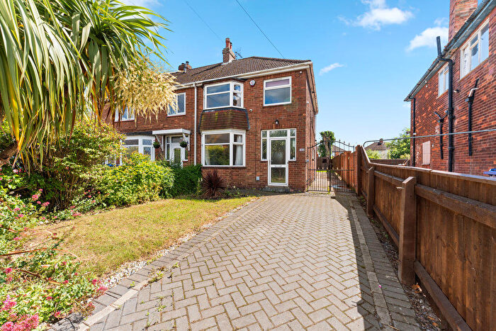3 Bedroom Semi-Detached House For Sale In Brocklesby Road, Grimsby, DN34