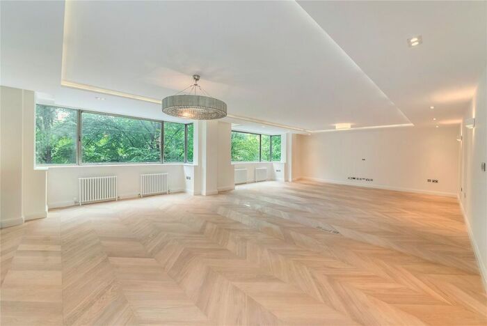 3 Bedroom Flat To Rent In South Lodge, Knightsbridge, London, SW7