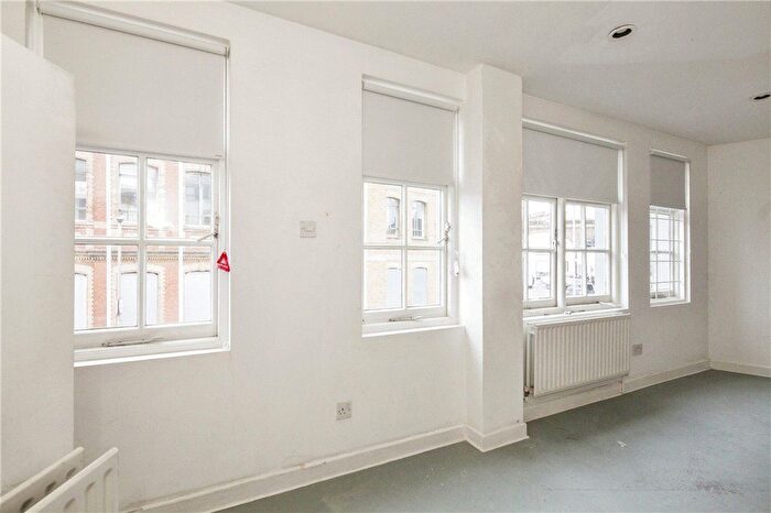 1 Bedroom Semi-Detached House For Sale In Ingate Place, London, SW8