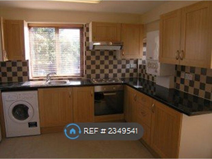 3 Bedroom Flat To Rent In Great North Road, London, N2