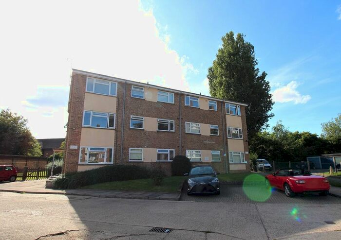 1 Bedroom Flat To Rent In Hazelwood Close, Hitchin, SG5