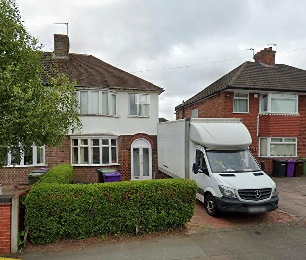 4 Bedroom Semi-Detached House To Rent In Blakeley Avenue, Wolverhampton, WV6