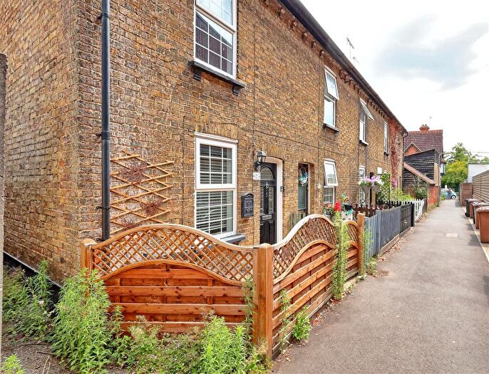 2 Bedroom End Of Terrace House For Sale In Buryfield Terrace - Ware - Freehold, SG12